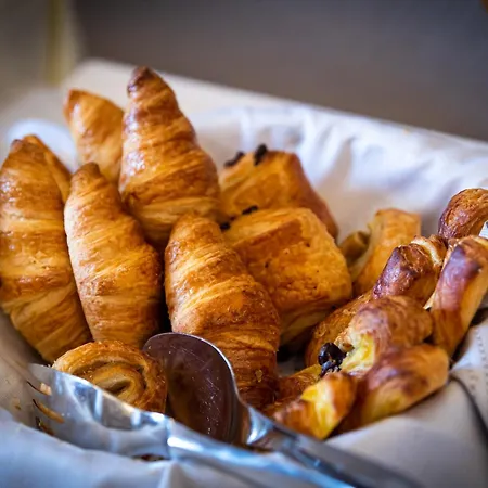 Pavillon Bon Rivage 拉图尔德佩