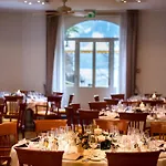 Pavillon Bon Rivage * 拉图尔德佩